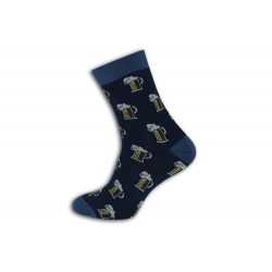 Modré ponožky s obrázkami piva.