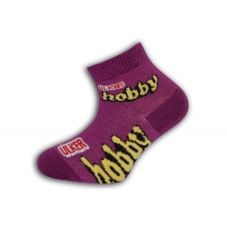 Fialové detské ponožky s nápisom