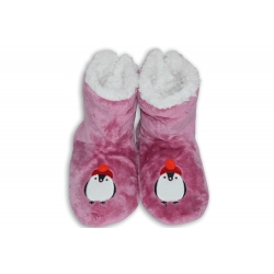 Ružové plyšové papuče s tučniakom.