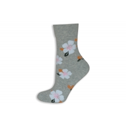 OBVOD 46 cm. Sivé zdravotné ponožky s kvetmi.