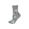 Sivé zdravotné ponožky s kvetmi.