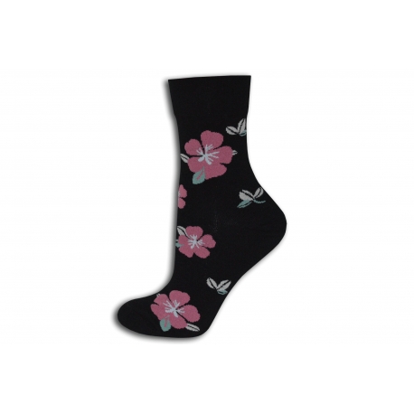 Čierne zdravotné ponožky s kvetmi.