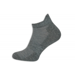 Sivé bavlnené krátke ponožky s pätou.