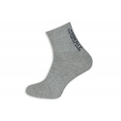 Sivé športové pánske ponožky.