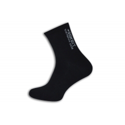 Čierne športové pánske ponožky.